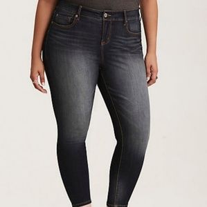 TORRID PREMIUM ⬆️RISE CURVY SKINNY JEANS SIZE 18R